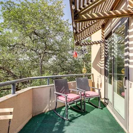 Pool And Trail Access On-Site Modern Austin Condo!